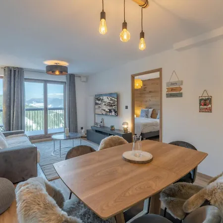 Bel Familial Avec Retour Skis Aux Pieds Et Parking A 1650 Courchevel
