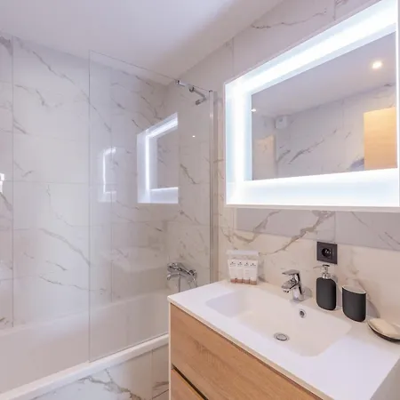 Bel Familial Avec Retour Skis Aux Pieds Et Parking A 1650 - Fr-1-563-127