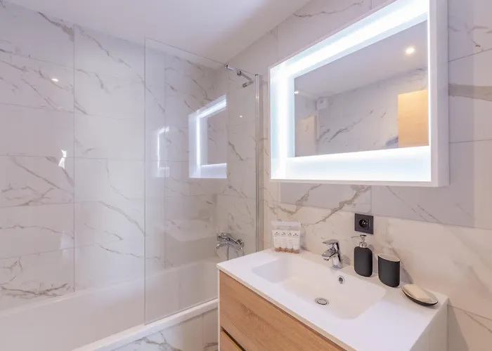 Bel Familial Avec Retour Skis Aux Pieds Et Parking A 1650 - Fr-1-563-127