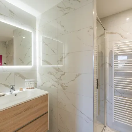 公寓 Bel Familial Avec Retour Skis Aux Pieds Et Parking A 1650 - Fr-1-563-127 *